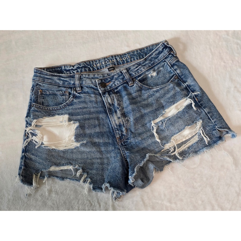 American Eagle Mom Shorts Distressed Denim Medium Wash Size 12 High Waisted